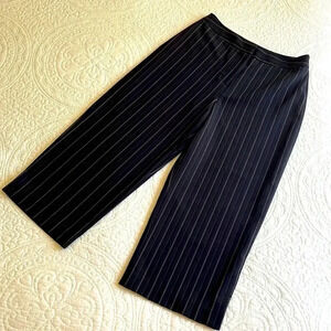 Chico’s Cropped Pinstripe Pants Women’s size 0 /US Small 4 Black